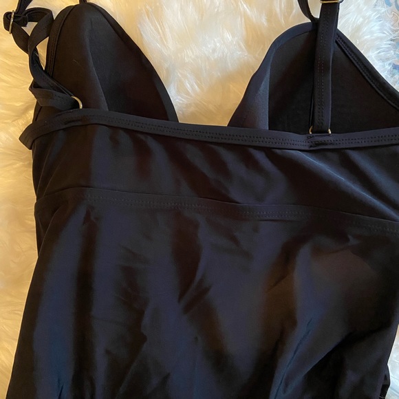 Merona One-piece women’s swimsuit - Basic Black - Picture 3 of 5